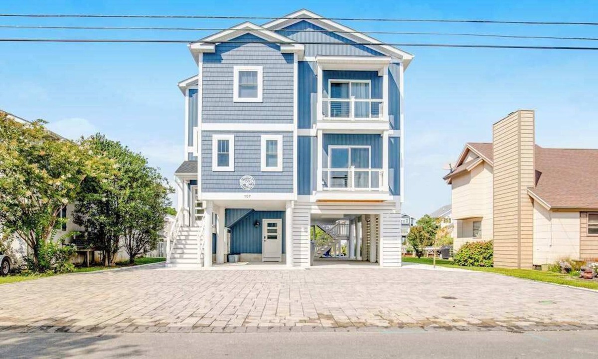 South Bethany Harbor House | Town of South Bethany canal-front home with dock & decks - two blocks to beach