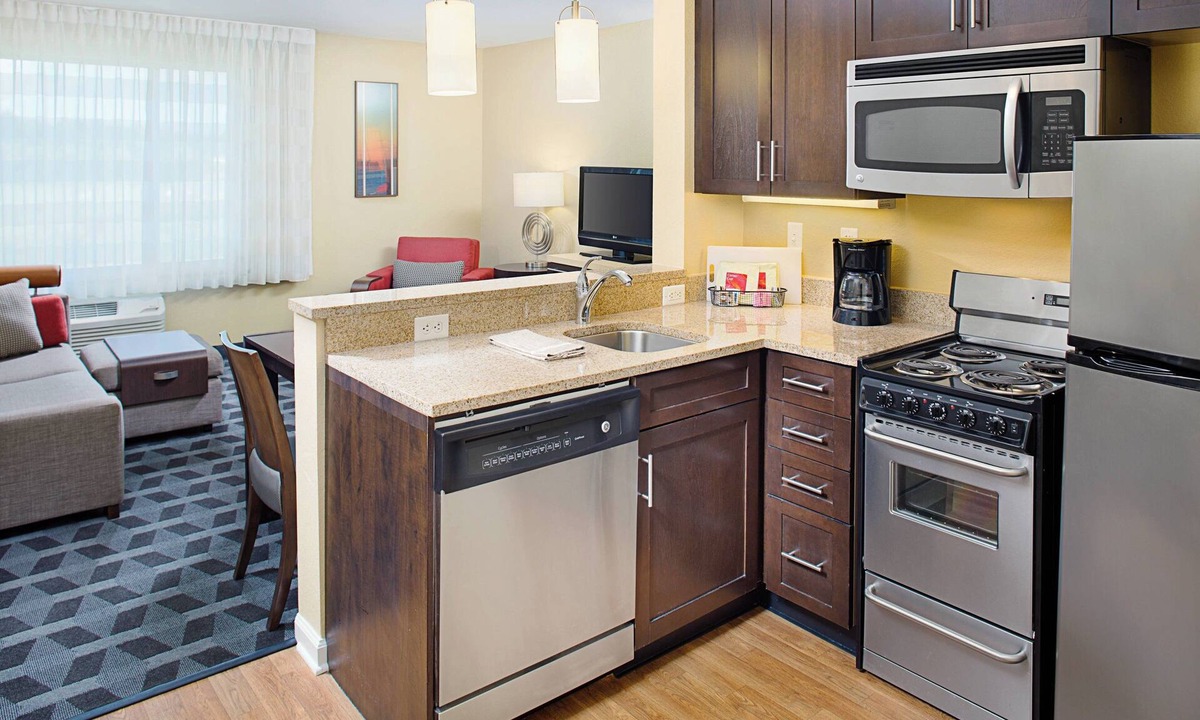 Johnson Hotel | TownePlace Suites by Marriott Fayetteville North