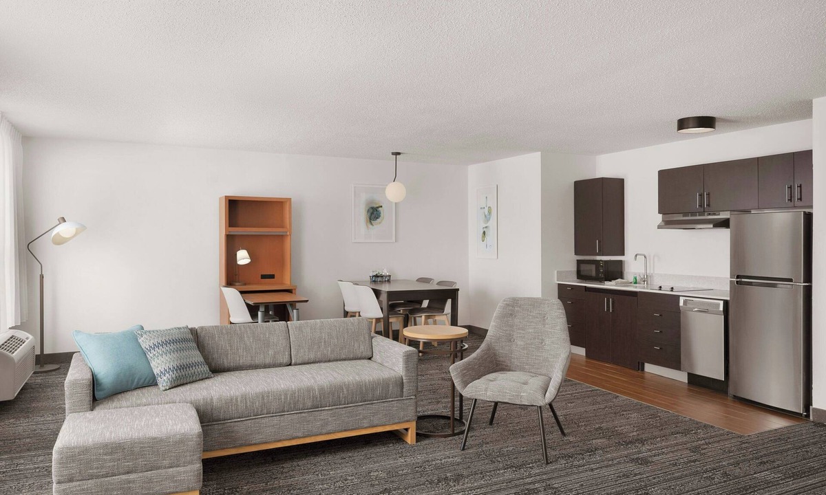 Naperville Hotel | TownePlace Suites Chicago Naperville