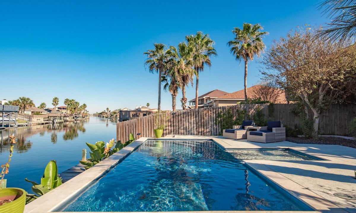 Corpus Christi House | Townhome on the water, green light fishing, pool, arcade machines, sleeps 8