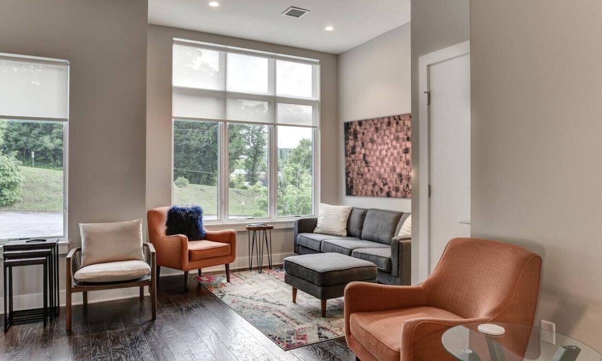 East End - Valley Street Villa | Townhome with Large Rooftop Terrace