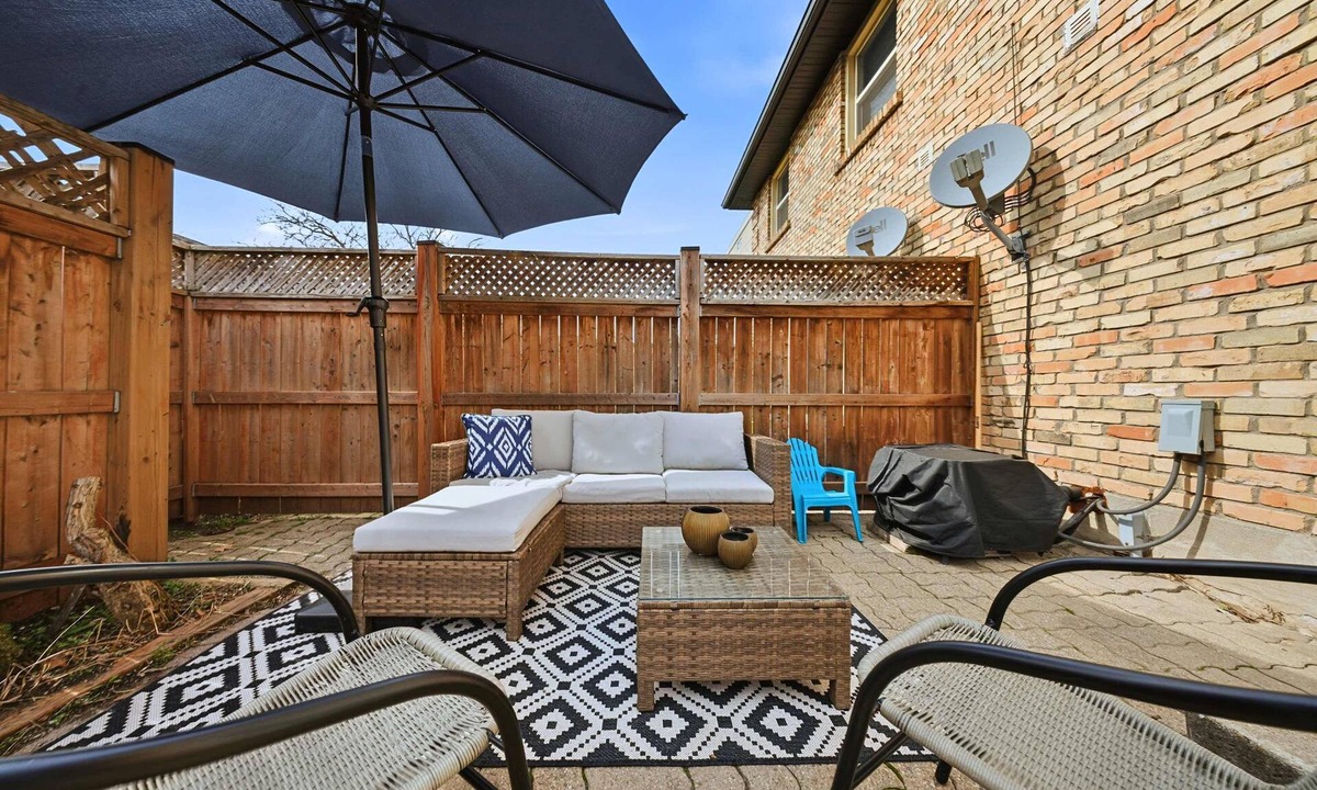 Burlington Condo | Townhome with Parking Ideal for Longer Stays