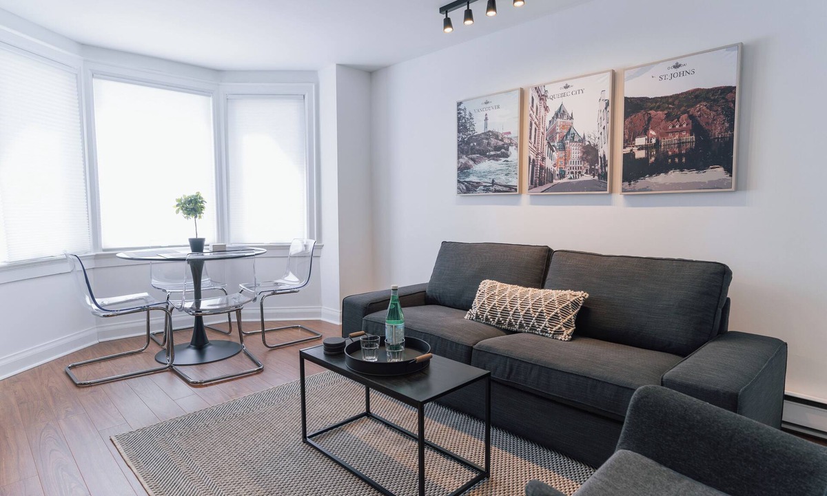 Midtown Toronto House | Townhome with Parking - Yorkville Area