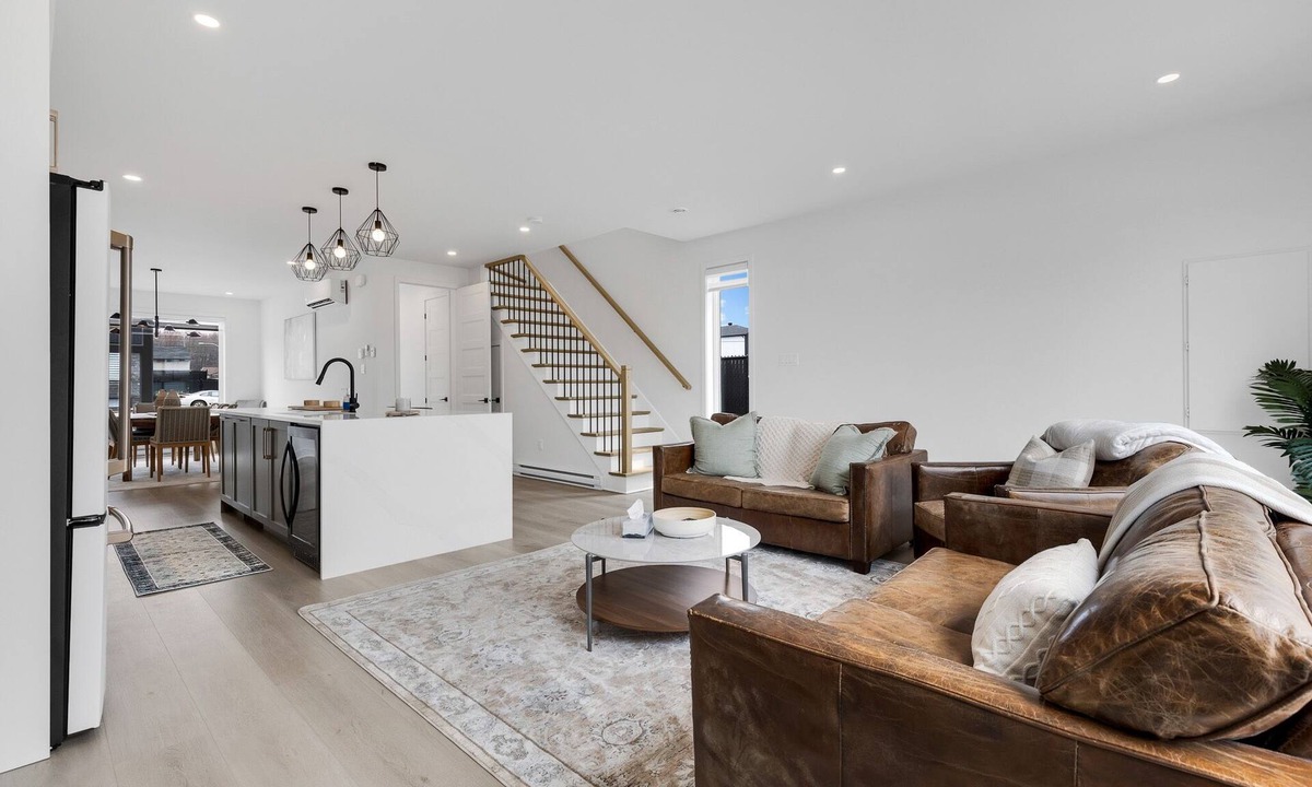 Mirabel House | Townhome with Spa in Mirabel -1