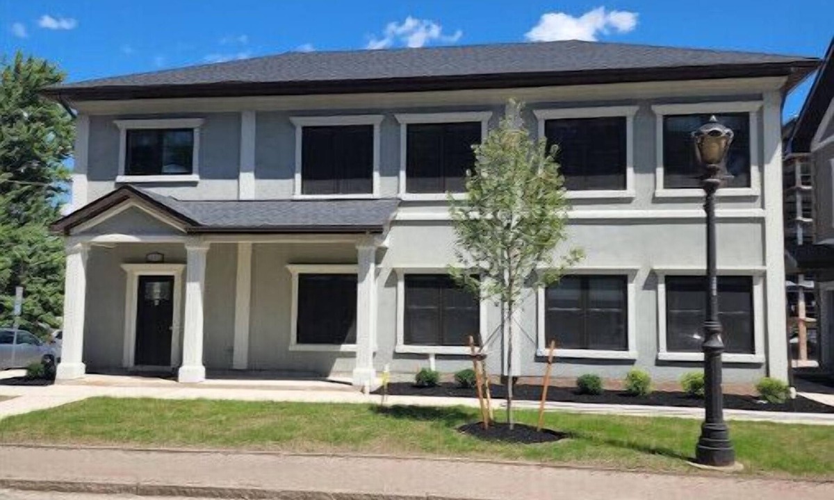 Downtown Niagara Falls House | Townhomes at the Falls - 310 A lower - Buffalo Aven2 Blocks from the Falls!