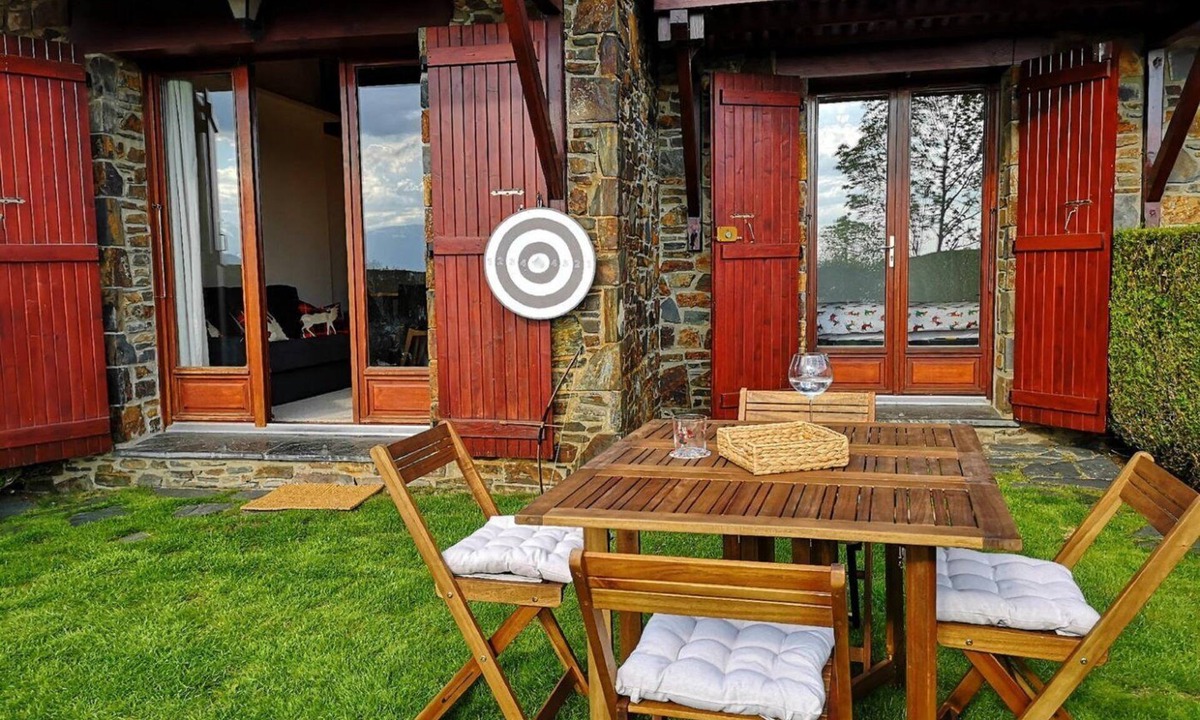 Sainte-Leocadie House | Townhouse 3 rooms Pool, Paddle Court, Fireplace & Private Garden