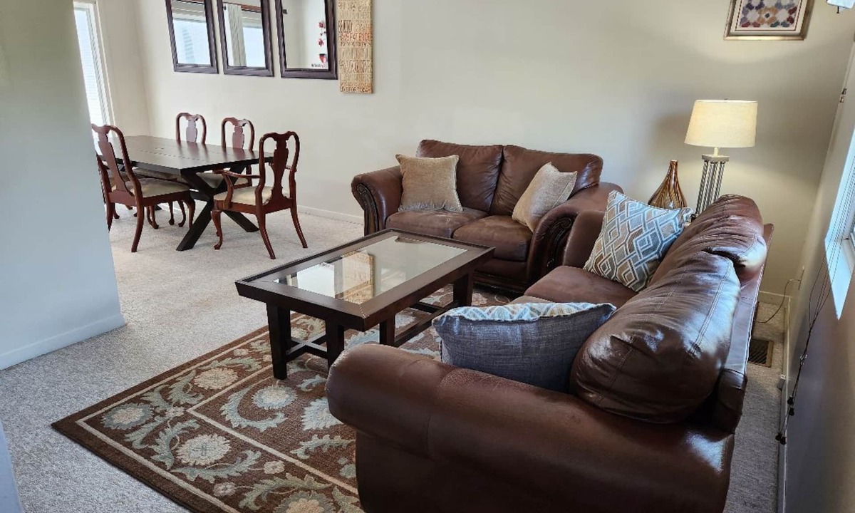 Karns House | Townhouse - 6 Beds - 3 Vehicle Maximum - 2nd Unit Available Next Door