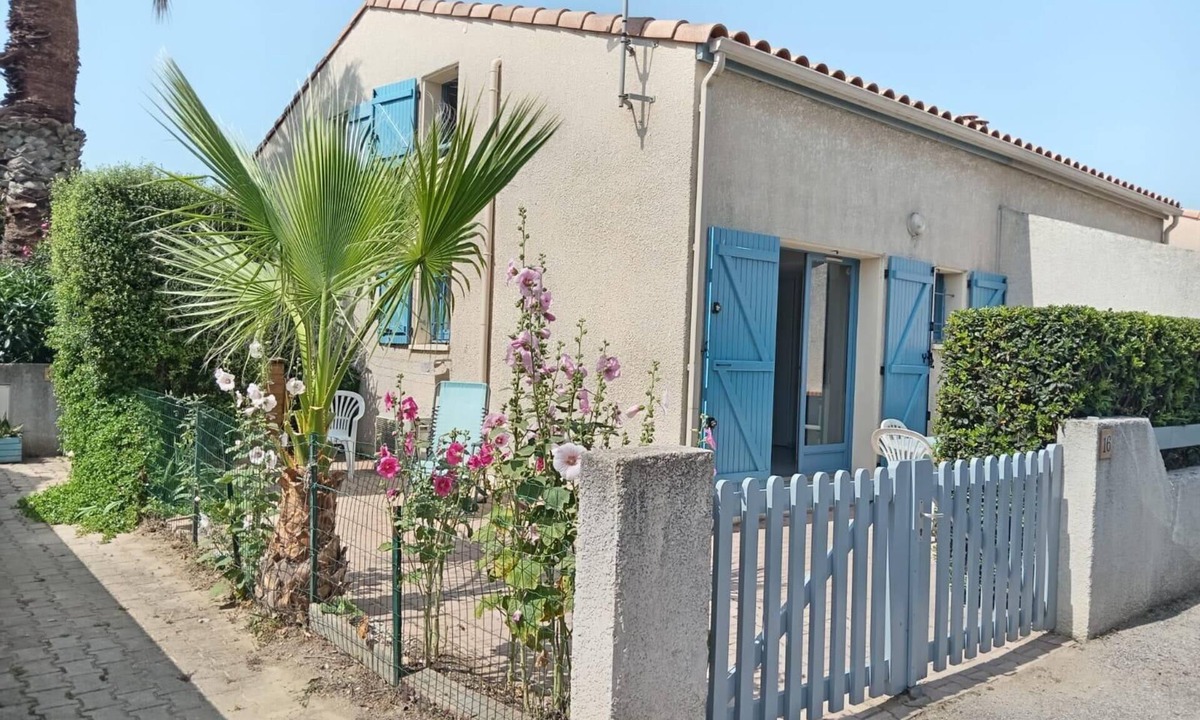 Sainte-Marie-Plage House | Townhouse with terrace, 6min walk to the beach