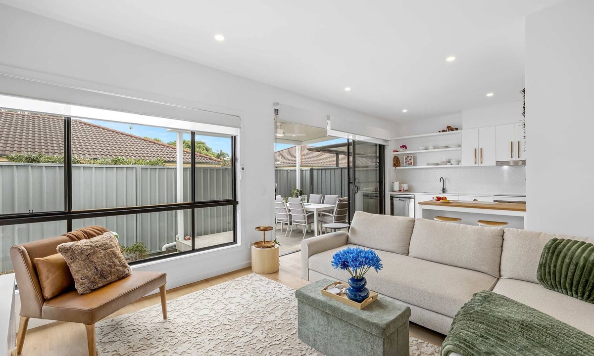 Marks Point House | Townhouse in Marks Point