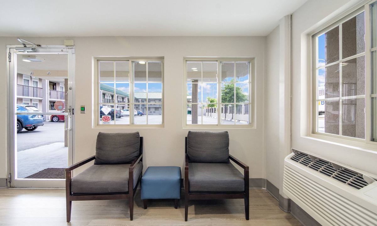 High Point Hotel | Townhouse Inn