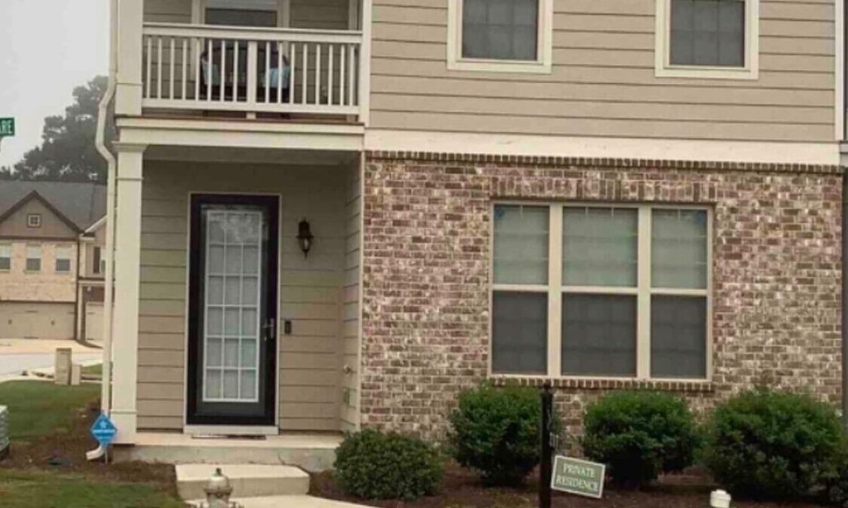 Fairburn House | Townhouse near I-85, hartfield Jackson airport, QTS, movie studios, and hospital