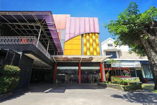 Malang Hotel | Townhouse Oak Malang near ITN Malang formerly Fariz Hotel Singosari