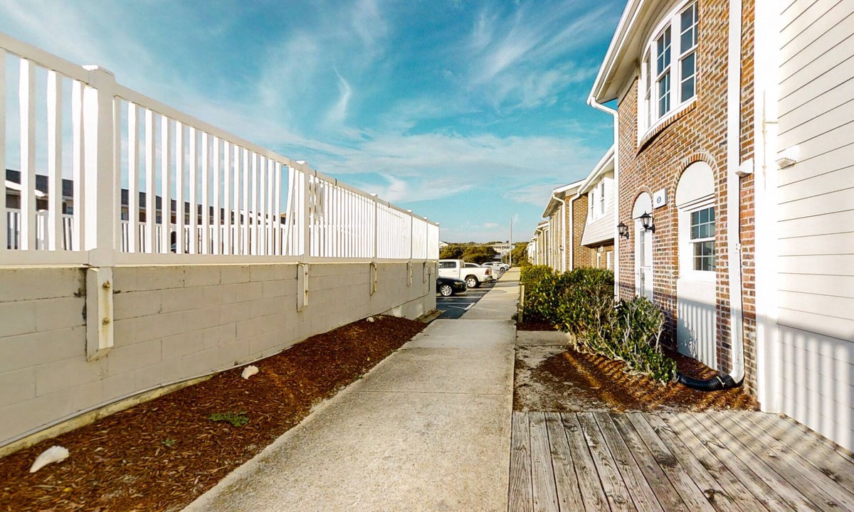 Pine Knoll Shores Condo | Townhouse Style Condo with Great Ocean View and Shared Outdoor Pool