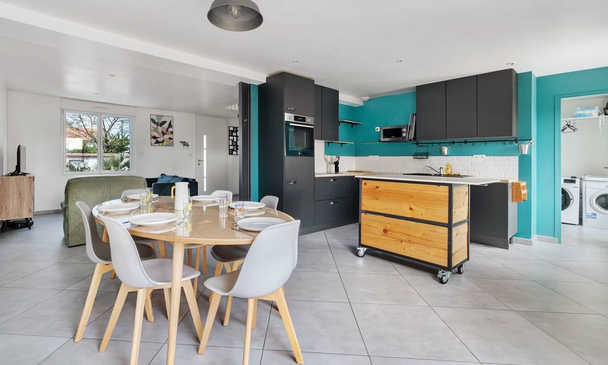 Tiffauges House | Townhouse with Garden for 6, Private Terrace and Wi-Fi