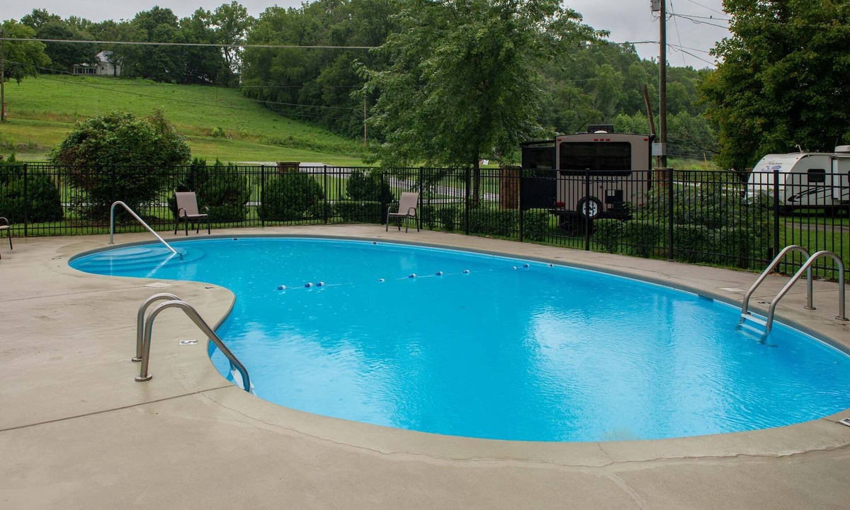 Townsend House | Townsend Riverfront Retreat・Pool Access・Firepit