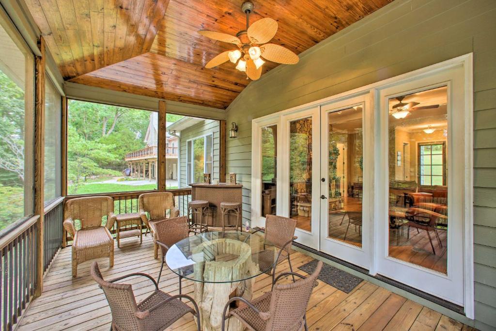Townville House | Townville Lakefront Cottage w/Private Dock!