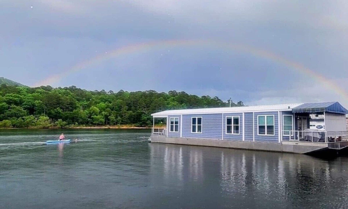Royal Boat Rental | tPlan Ahead for Spring & Summer — Secure Your Stay Today! No cleaning fee!
