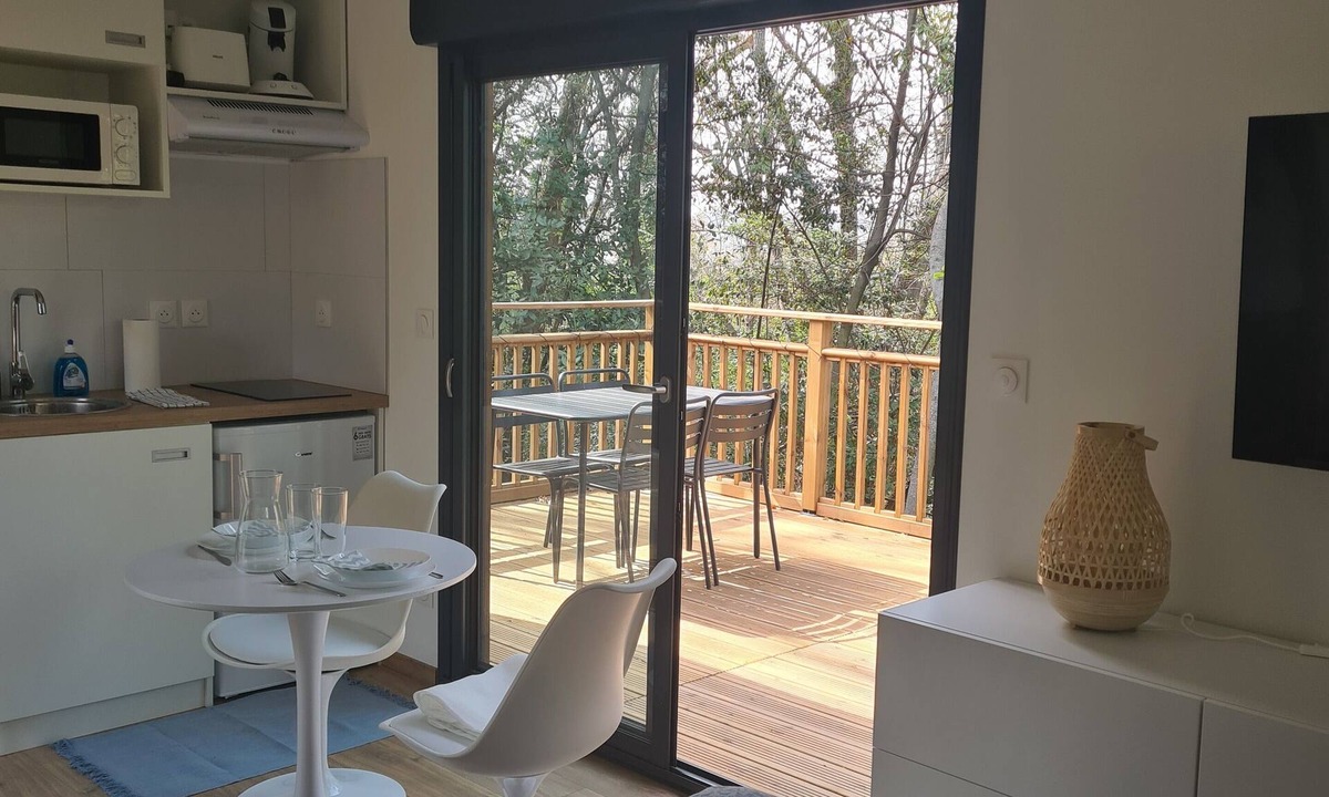 Sommieres Apartment | Trés Jolie Studio