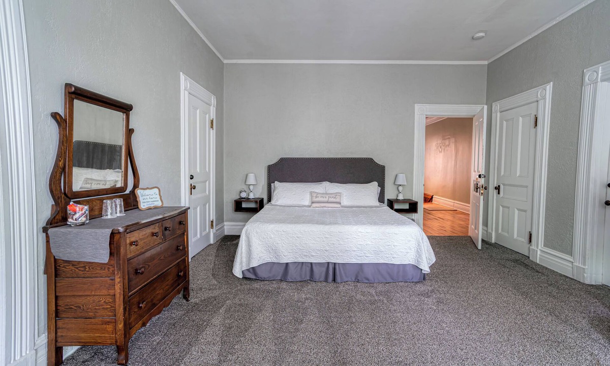Towanda Bed & Breakfast | Tracy Room with EnSuite Bath