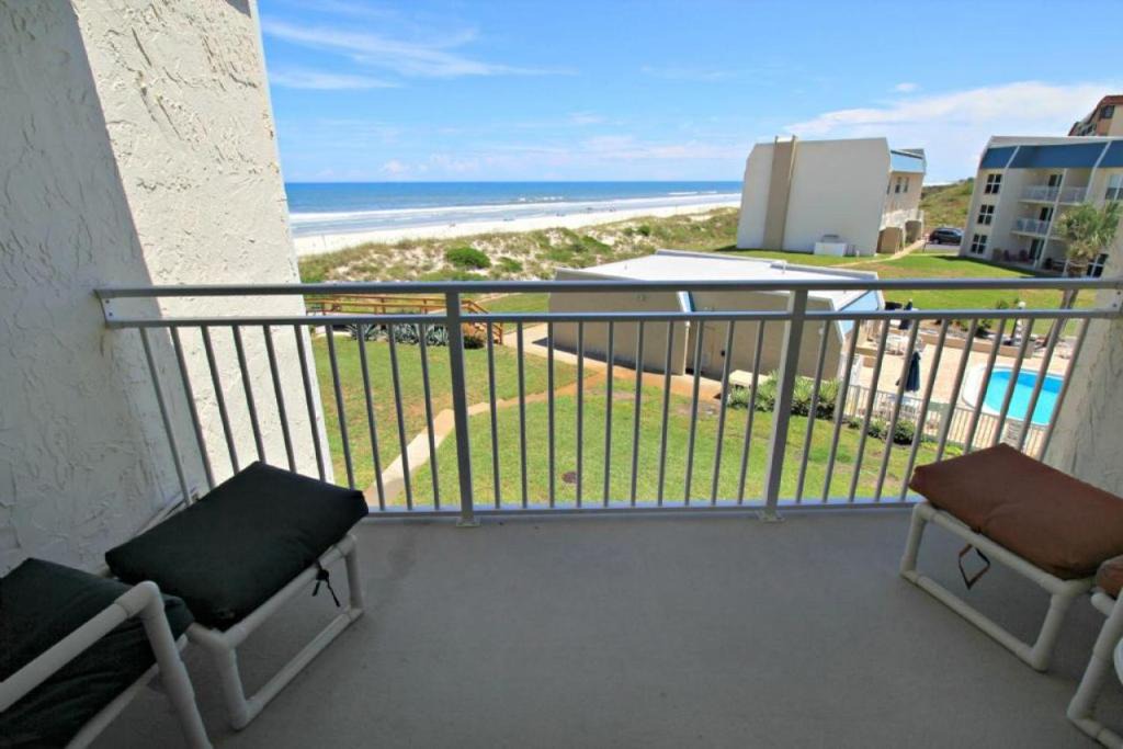 Crescent Beach House | Tradewinds 53