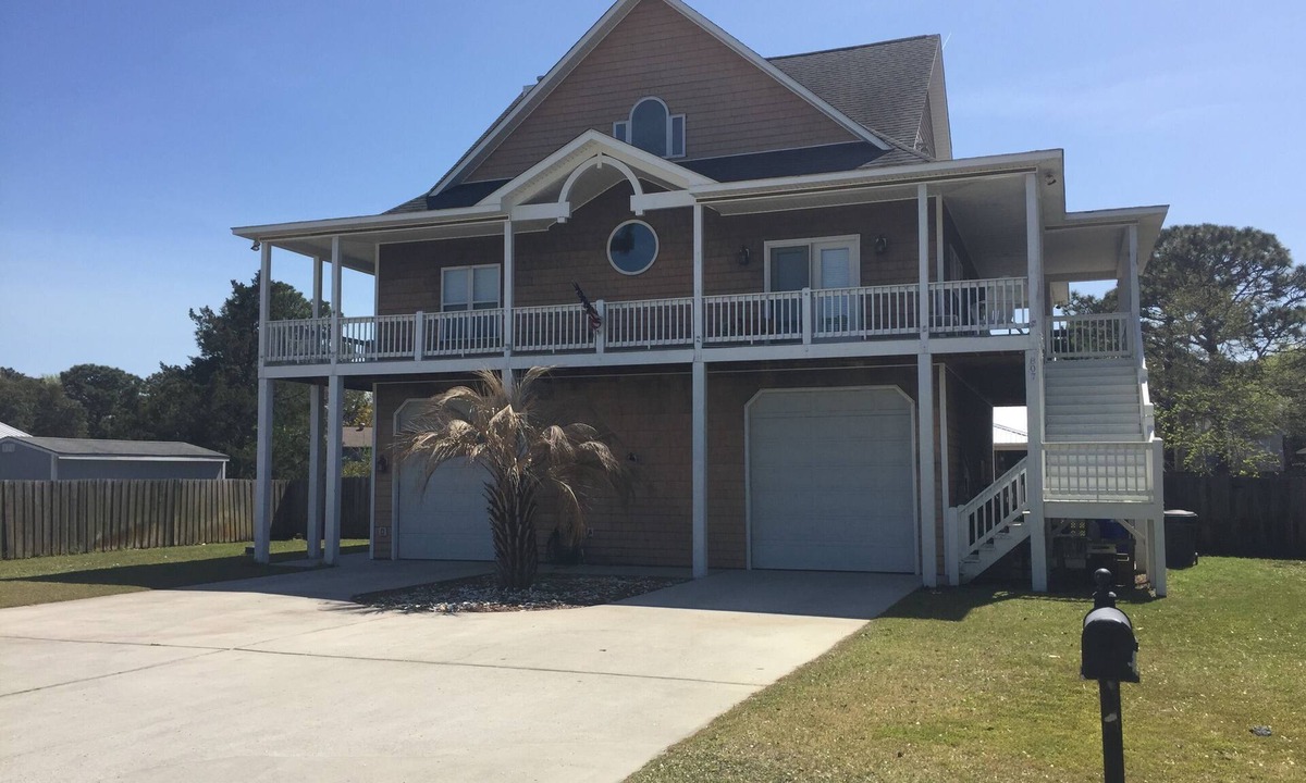 North Carolina Coast House | Tradewinds Private Room 1 of 2