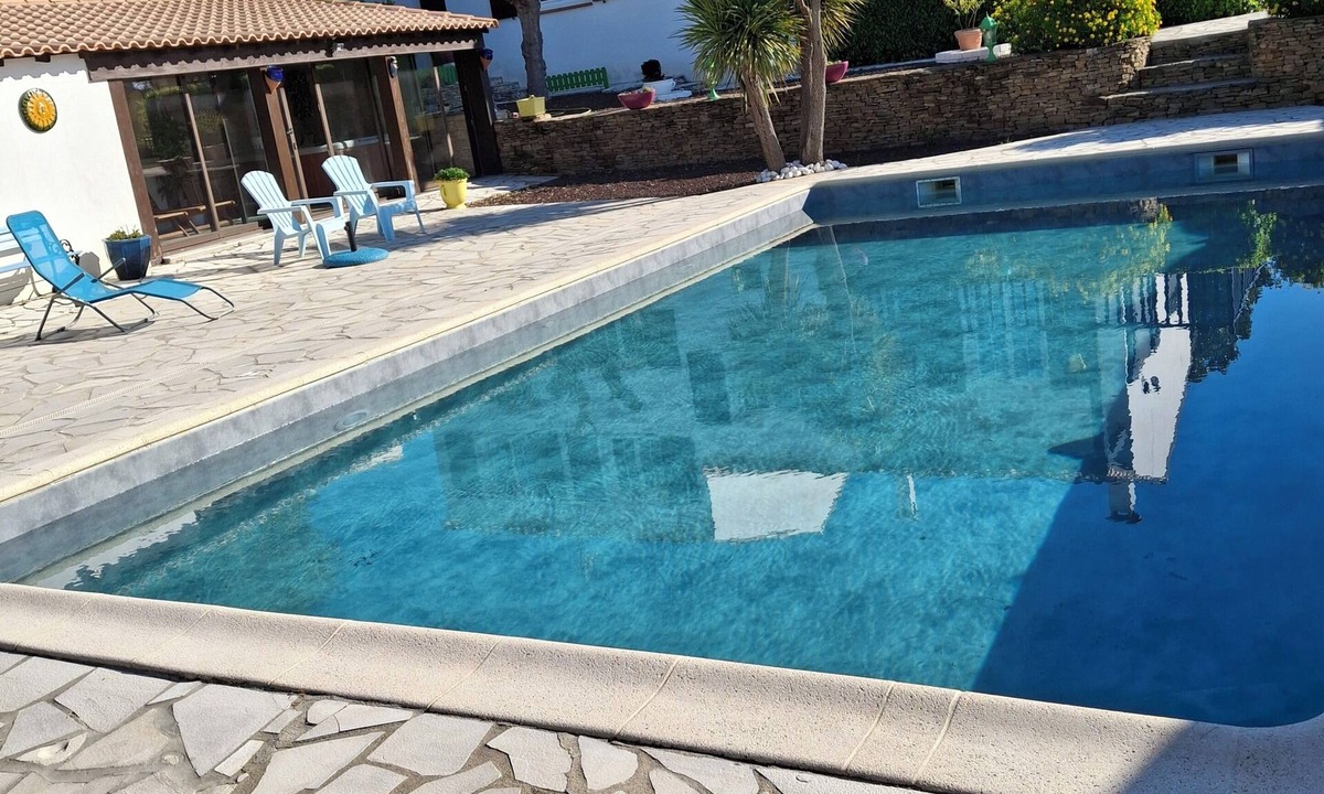 Saint-Genies-de-Fontedit Villa | Traditional villa with pool, spa, sauna