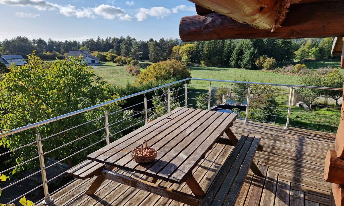 Saint-Sauveur-Camprieu Ski Chalet | Traditional log cabin with Jacuzzi and wooded garden in the Cévennes