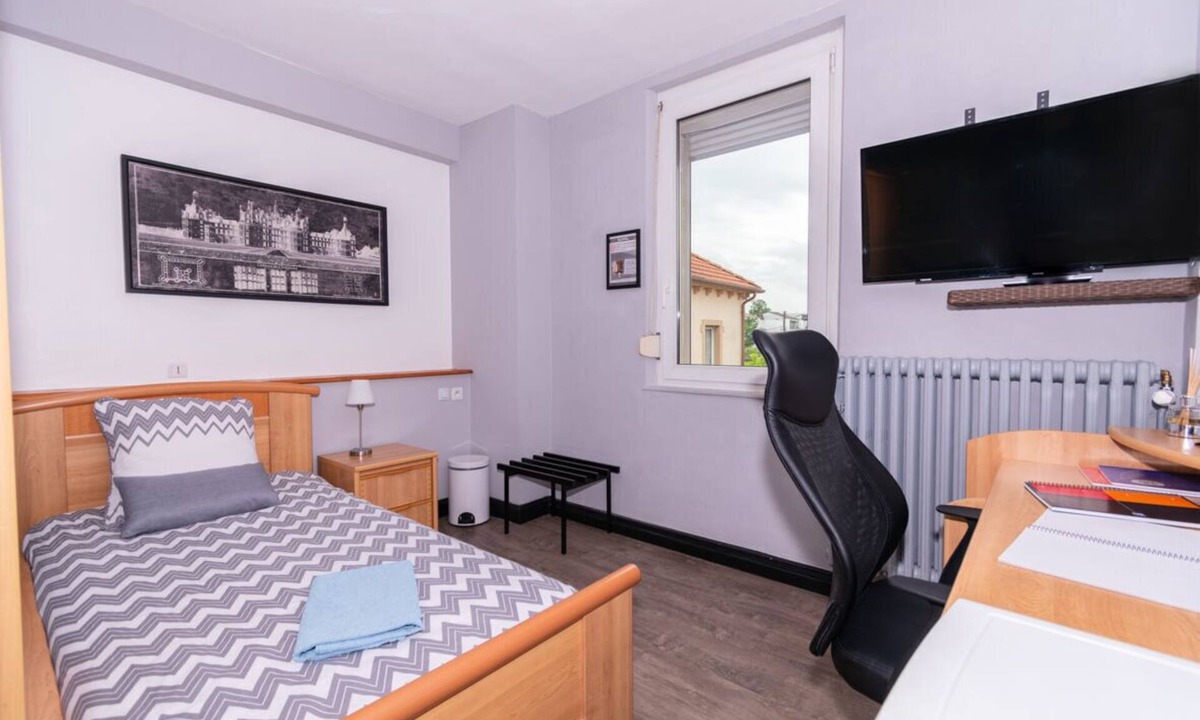 Puttelange-aux-Lacs Apartment | Traditional Classic Room