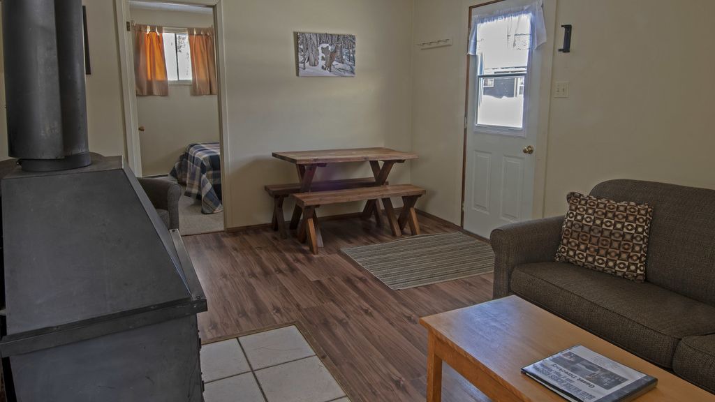 Lake of Bays Cabin | Traditional 2 bedroom Cottage