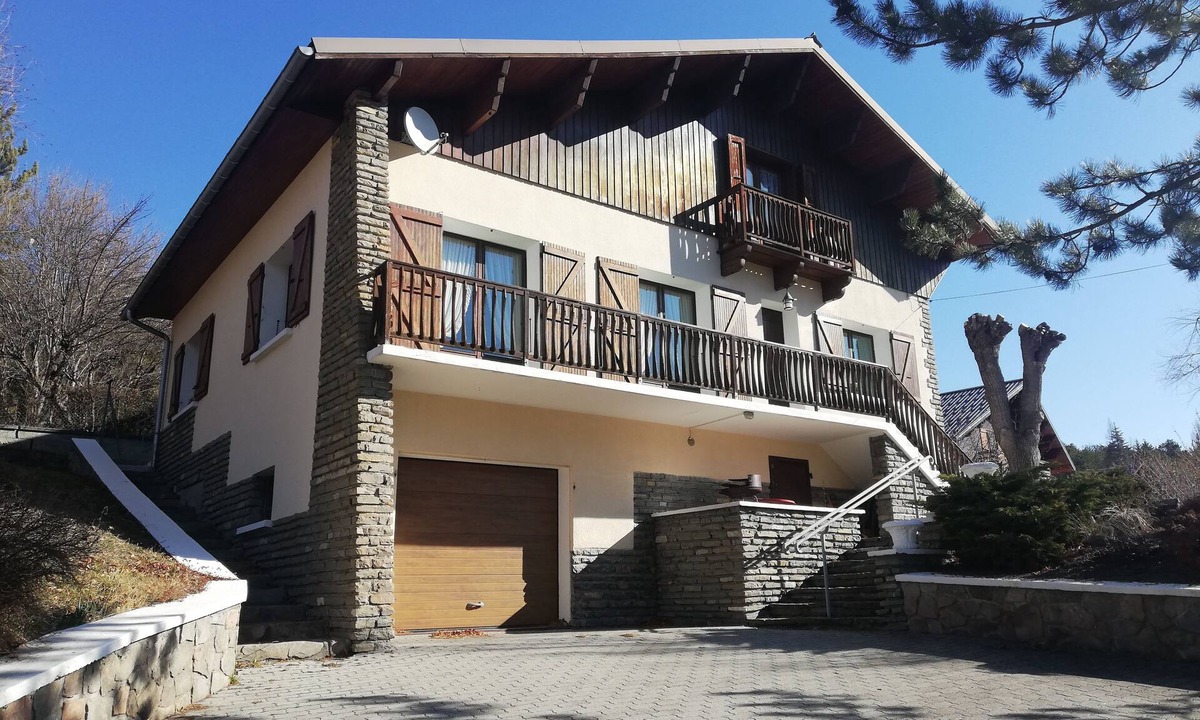 Barcelonnette Ski Chalet | TRADITIONAL 2-storey CHALET in Barcelonnette.