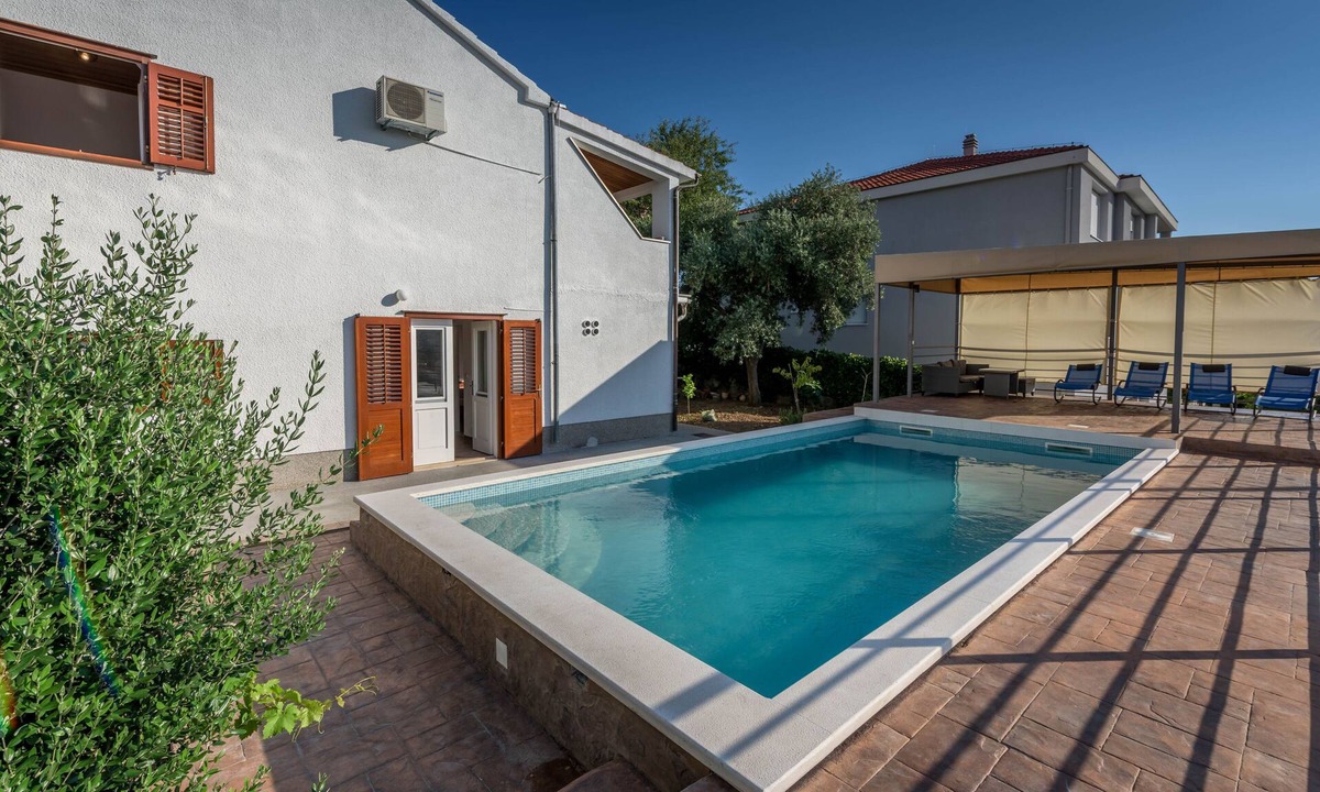 Seget Vranjica Villa | Traditional Dalmatian Villa Lahor with heated swimming pool