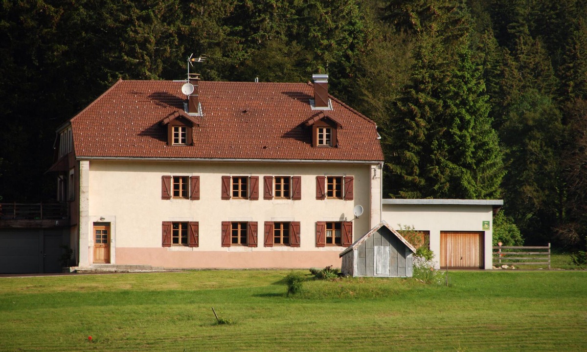Lamoura House | Traditional Haut-Jura farmhouse at the foot of the slopes with recharging point