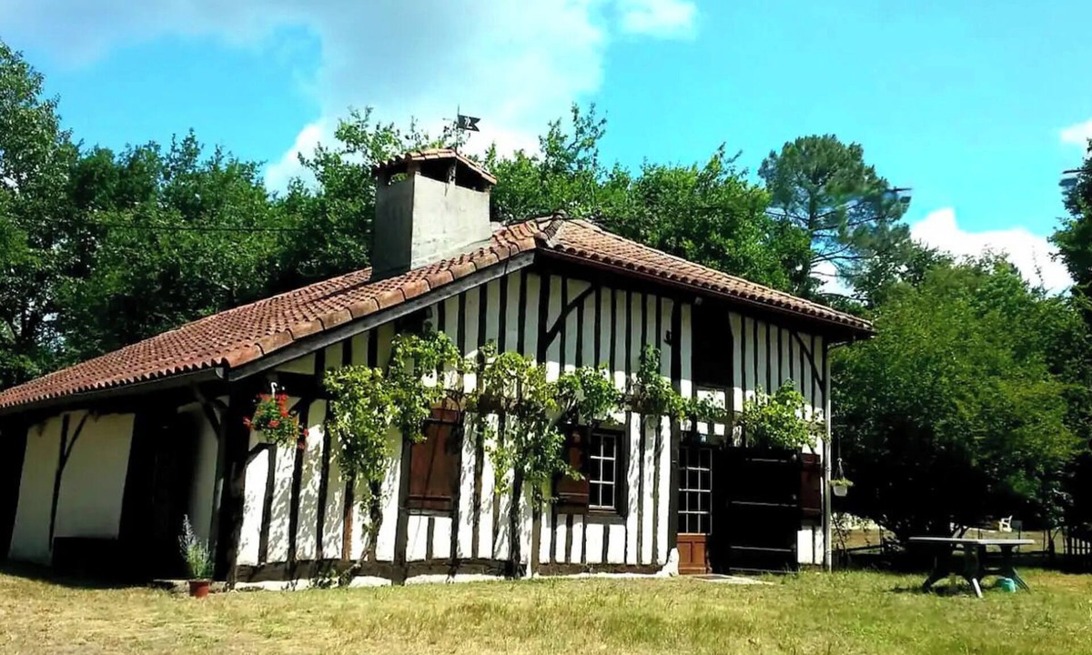 Sabres House | Traditional Landes house on secluded airial, secure swimming pool