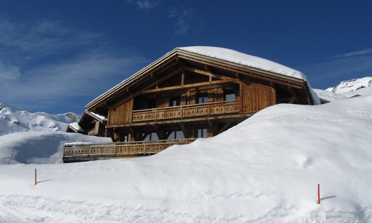 Val d'Illiez Ski Chalet | Traditional, luxury chalet - sleeps 10 - les crosets, champery, portes du soleil