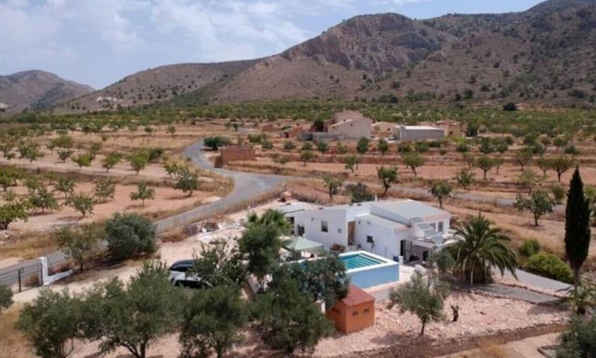Los Montesinos House | Traditional Spanish cave house in Alguena