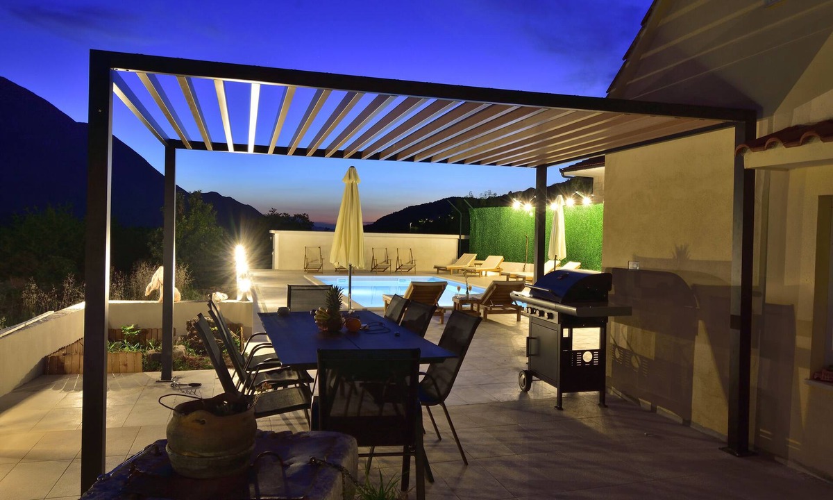 Rastovac House | Traditional stone house - 10 mins from the beach with private pool