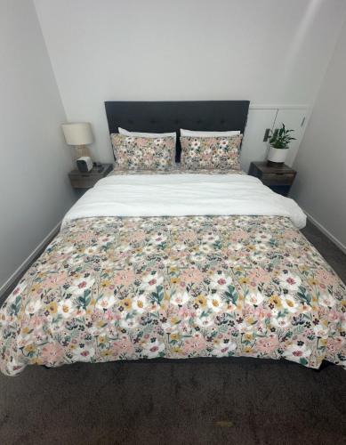 Royal Oak House | Trafalgar Place