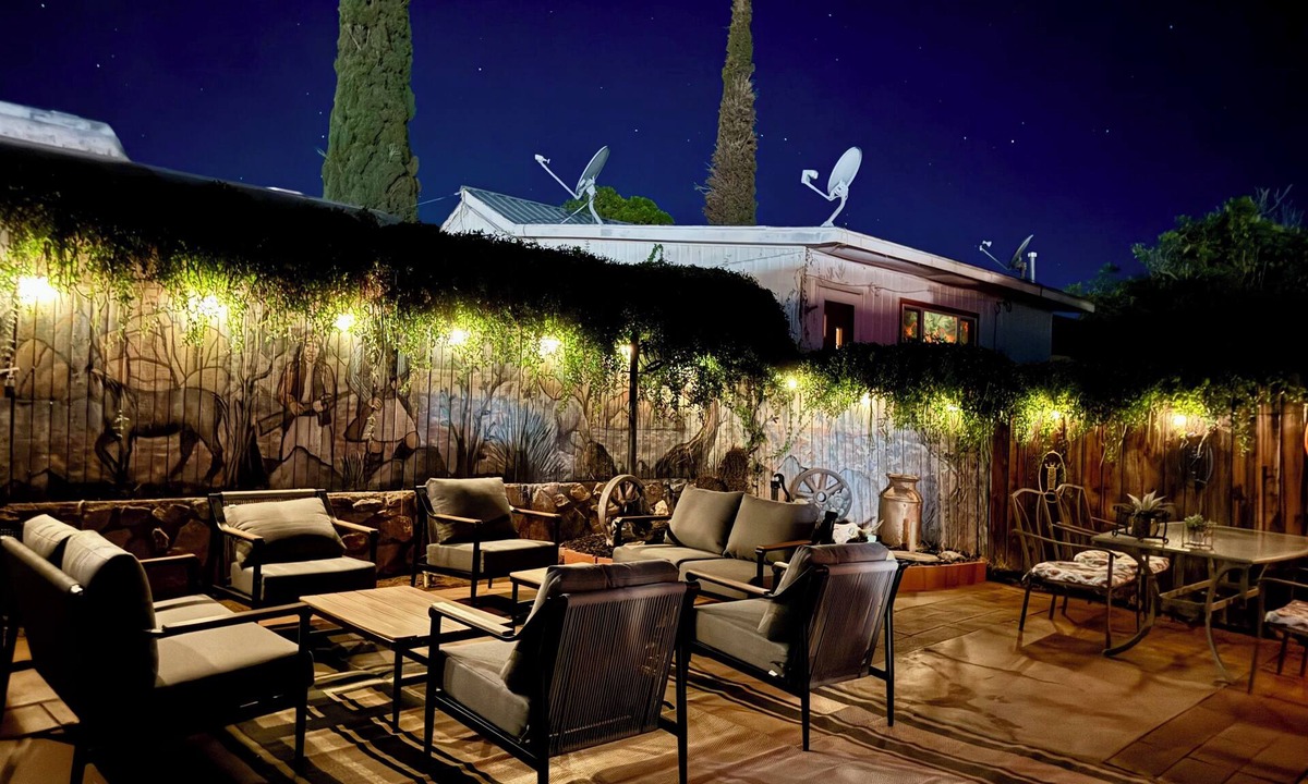 Tombstone Hotel | Trail Rider's Inn