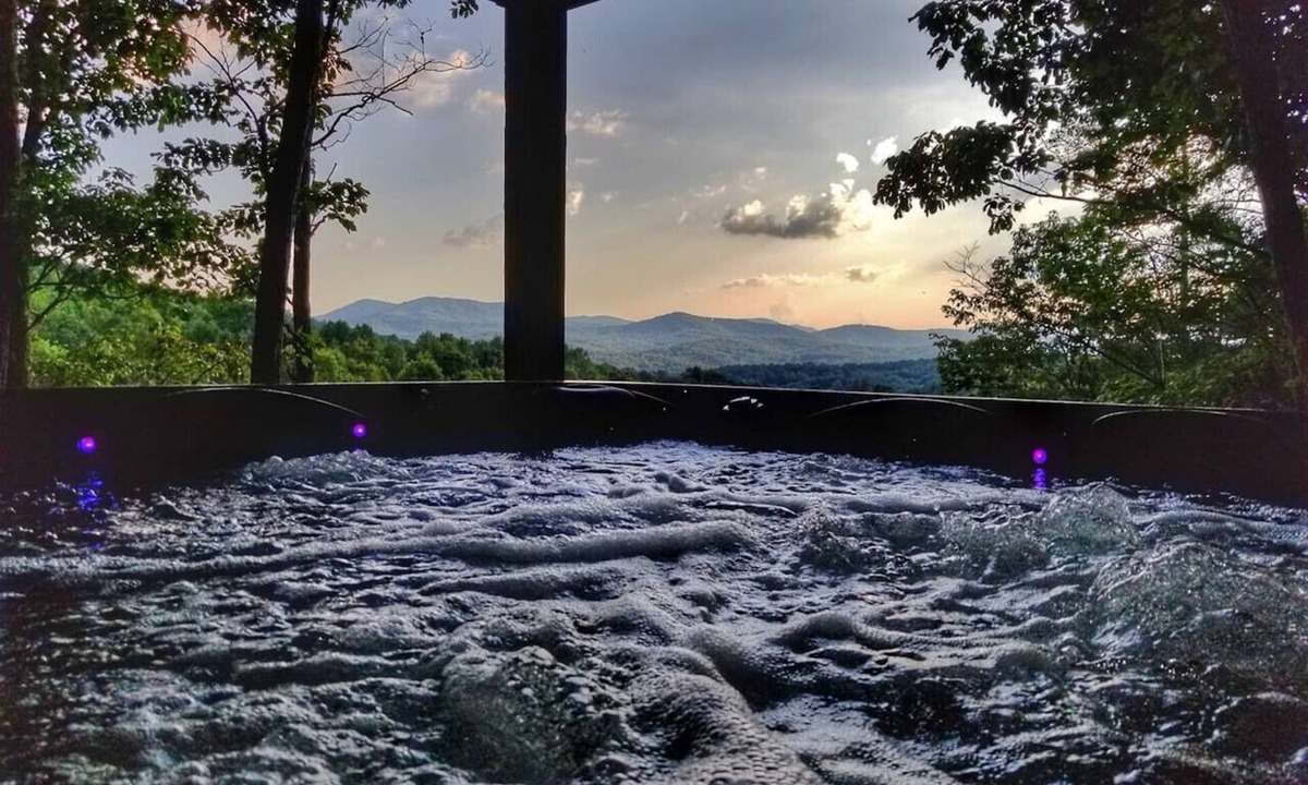 Morganton Cabin | Trail`s End-Hot tub-Wi-Fi,-pets ok-Pool Table-Fireplace-Screened Porch-Activities