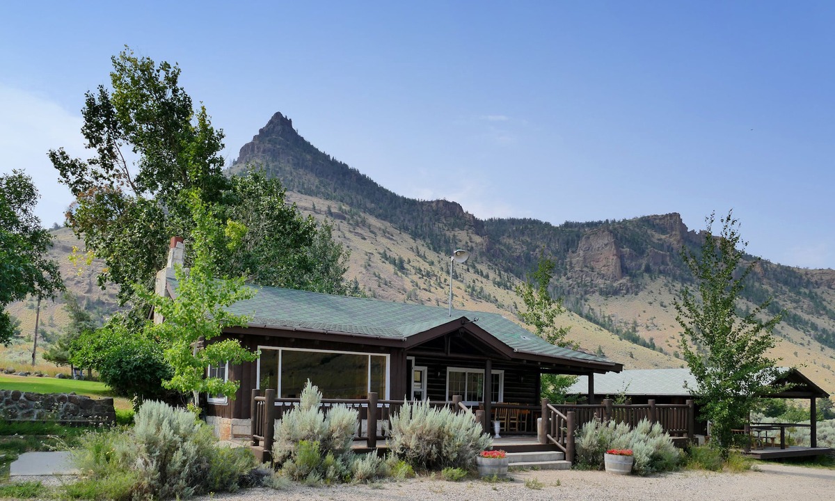 Wapiti Hotel | Trail Shop Inn