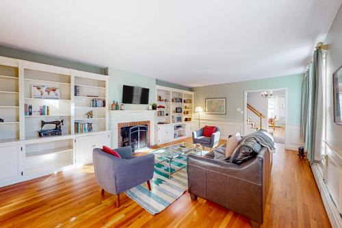 North Falmouth House | Trails & Beach Getaway