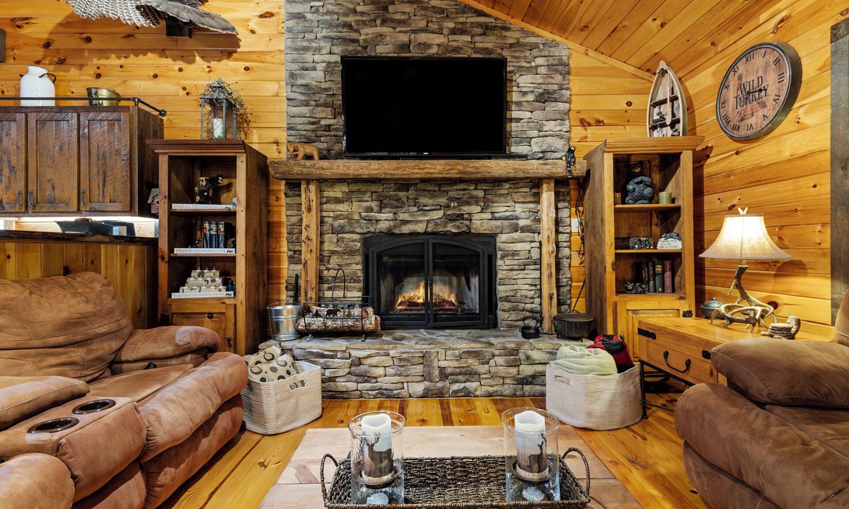 Morganton Cabin | Trails End Lodge - 5 BR cabin in Morganton with Games, WiFi, Hot Tub