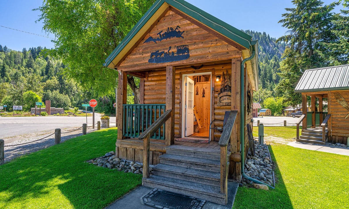 Northport Cabin | Trails End