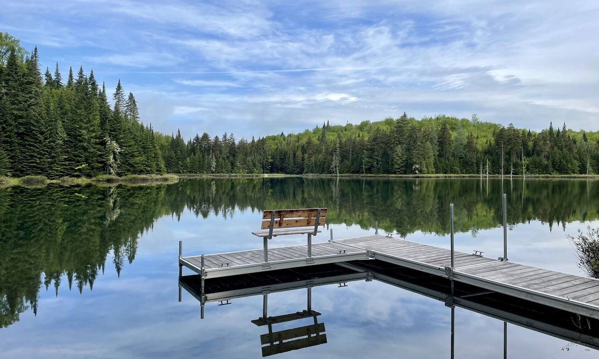 Pittsburg House | Trailside at Middle Pond