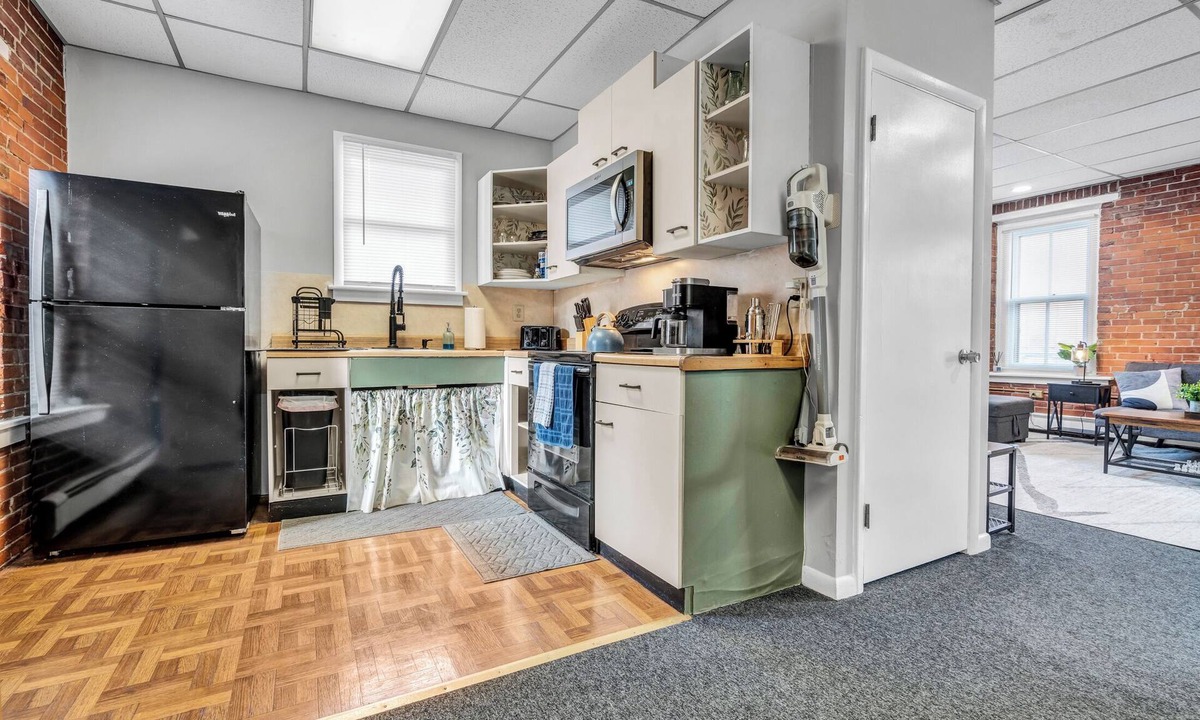 Schwenksville Cottage | Trailside Bliss: BIG House