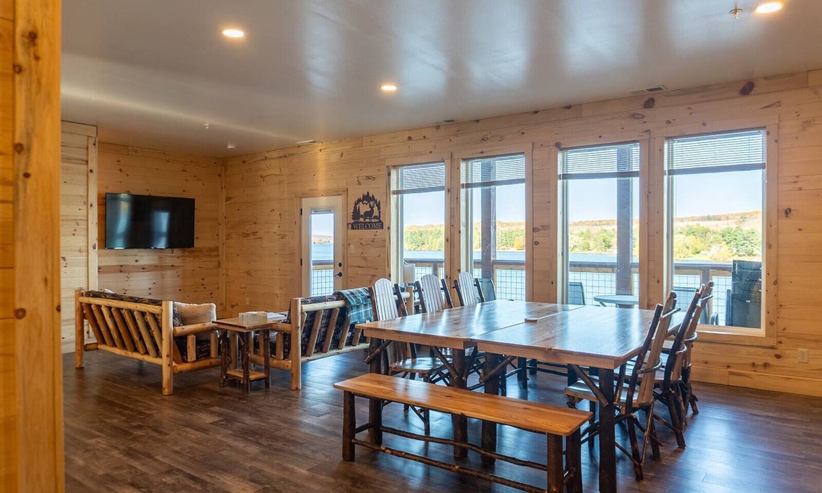 Houghton Cabin | Trailside Sauna Bunk Cabin 16B