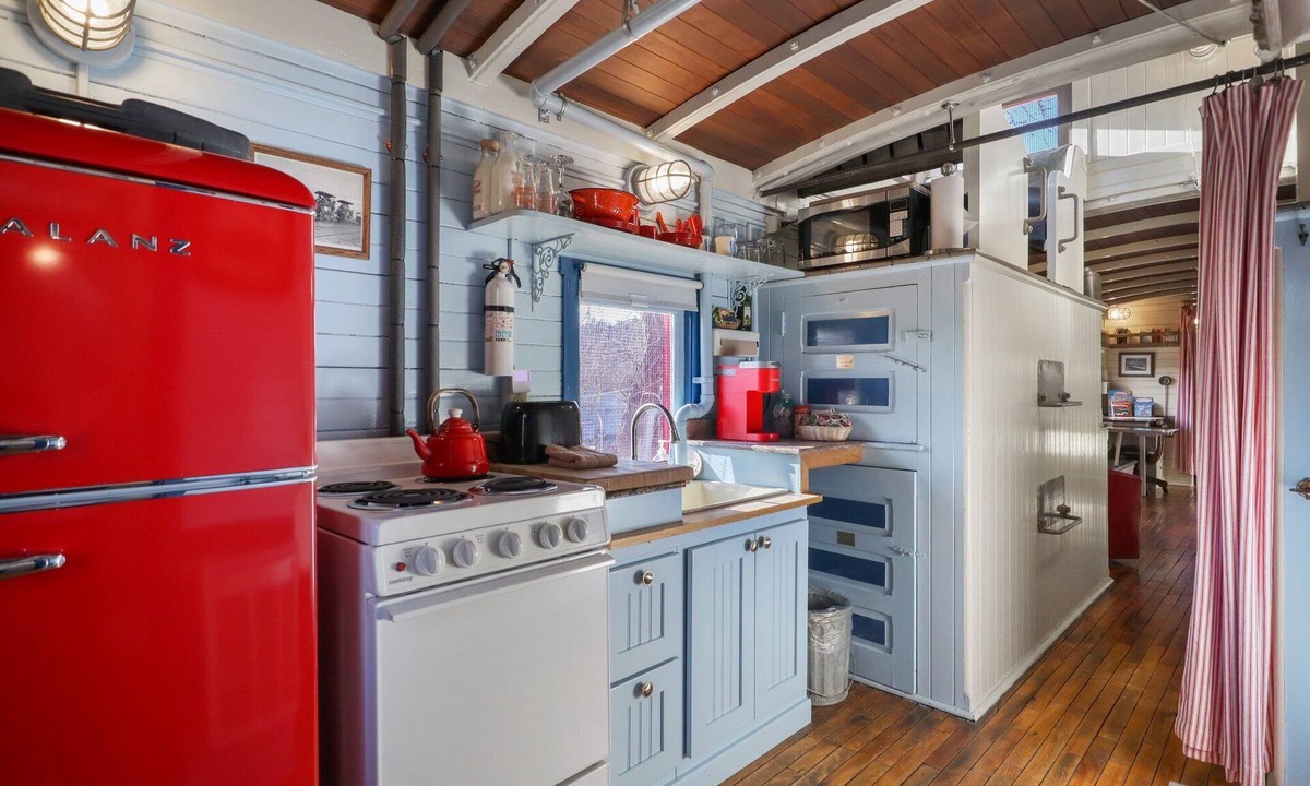 Palmer Cottage | Trainmaster's Inn - Caboose