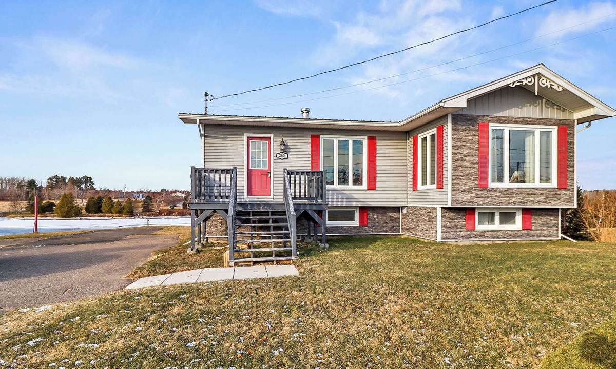 Acadian Peninsula House | Tranquil Riverside Cottage with beautiful Sunsets