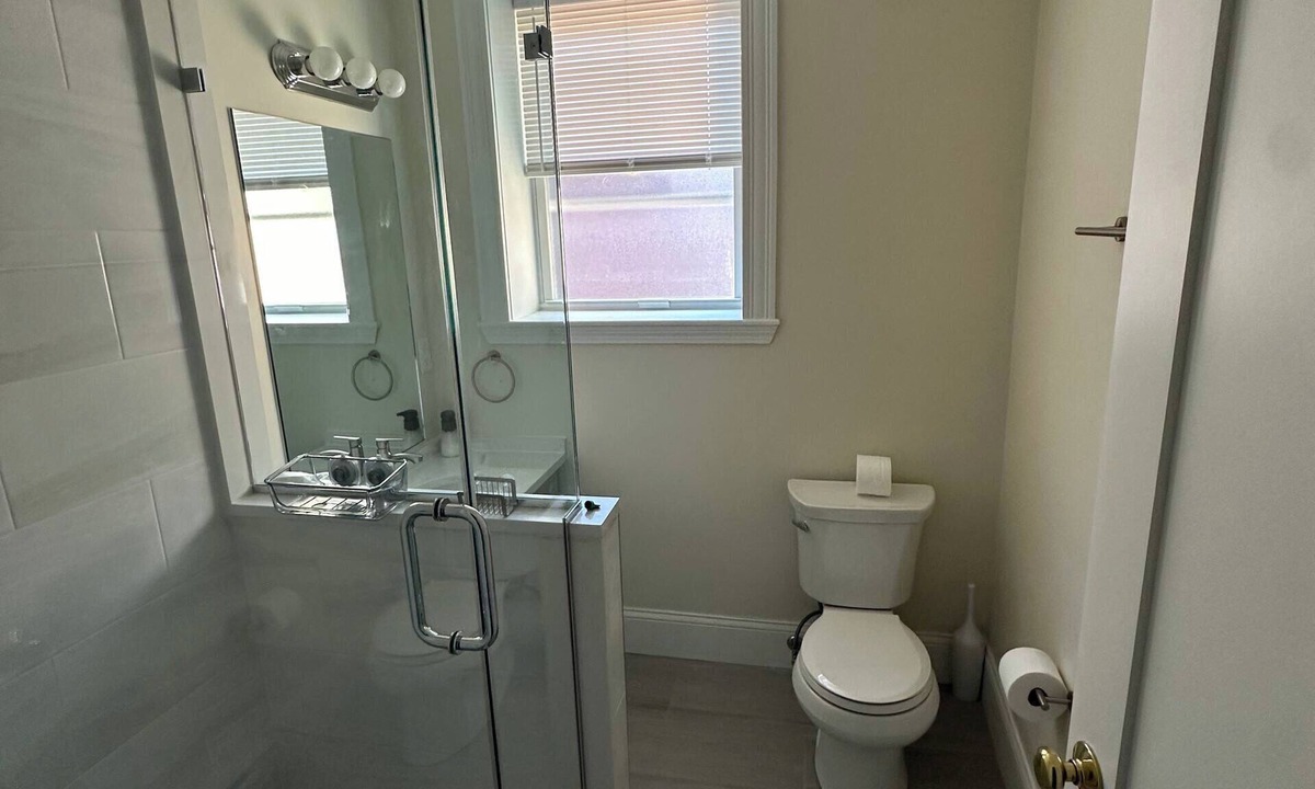 North Brookline Apartment | Tranquil 1-bedroom apartment with AC in charming Brookline - 11#6