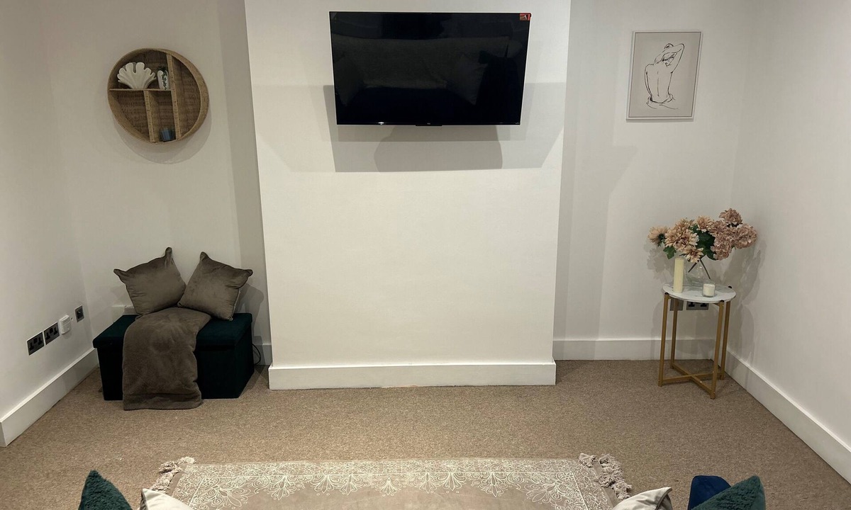 Peterborough Apartment | Tranquil 2 Bed Apartment